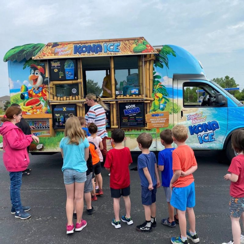 kids standing at Kona Ice truck